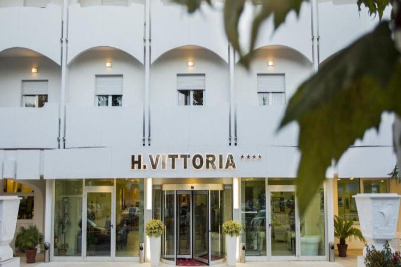 Hotel Vittoria Ричоне Екстериор снимка