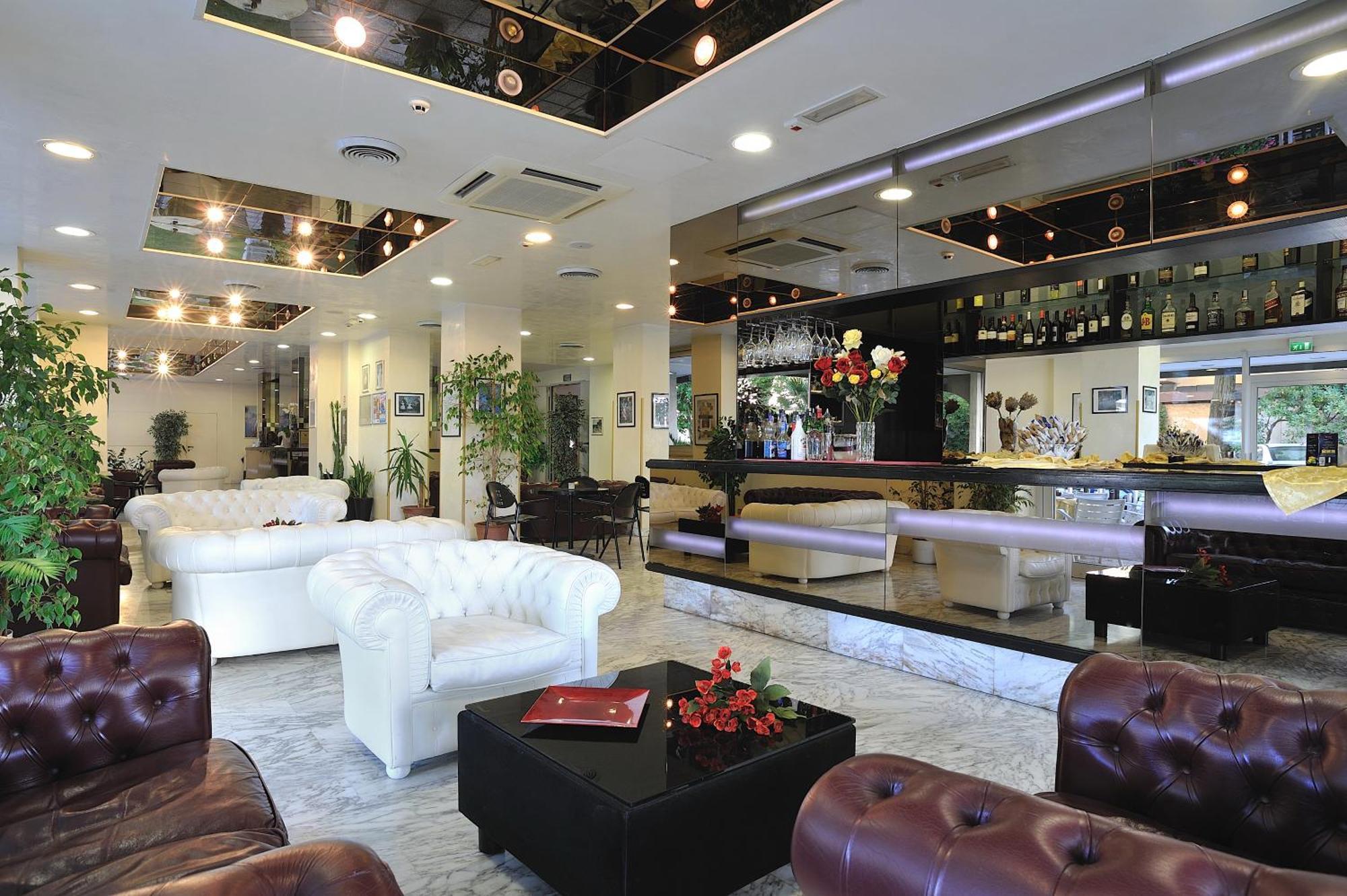 Hotel Vittoria Ричоне Екстериор снимка