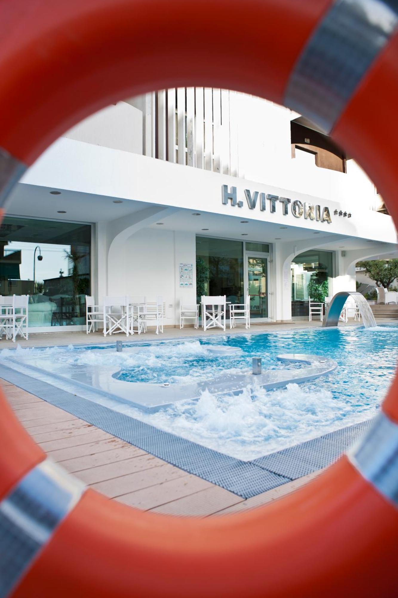 Hotel Vittoria Ричоне Екстериор снимка
