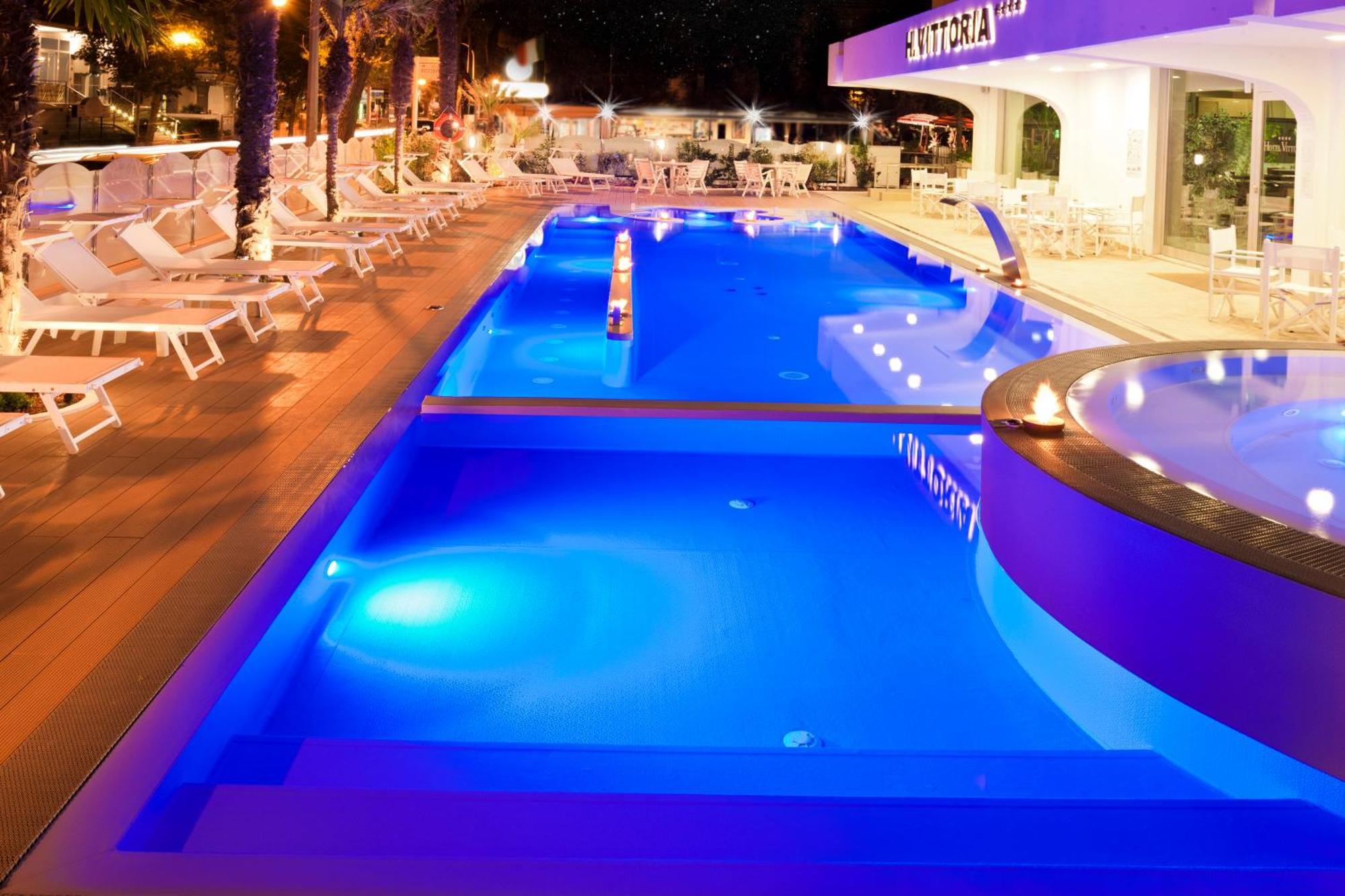 Hotel Vittoria Ричоне Екстериор снимка