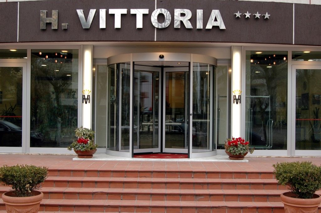 Hotel Vittoria Ричоне Екстериор снимка